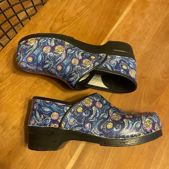 BJORK SWEDEN Clogs 41 EU ~ Like New Starry Night Van Gogh - Picture 2 of 11